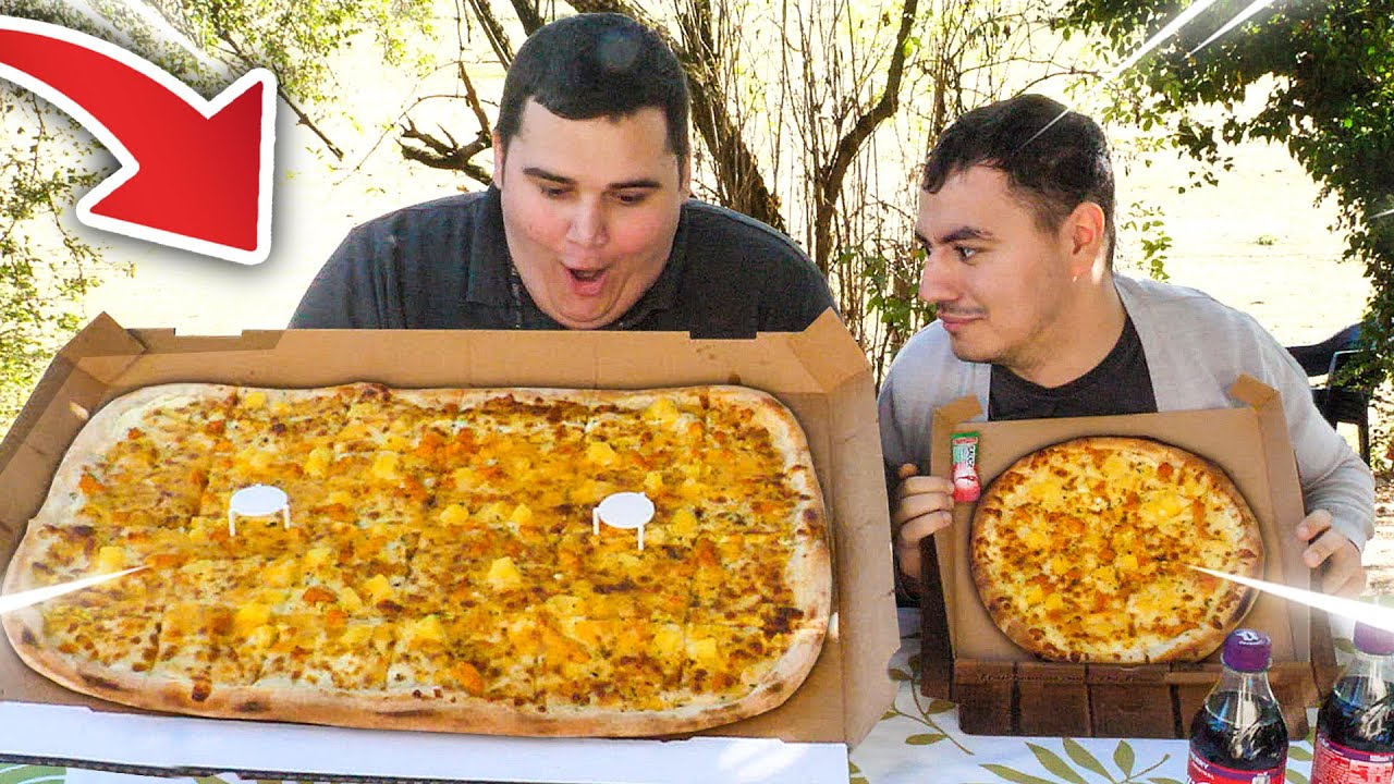 DÉGUSTATION D'UNE PIZZA GIGANTESQUE PLUS GROSSE QUE MOI !