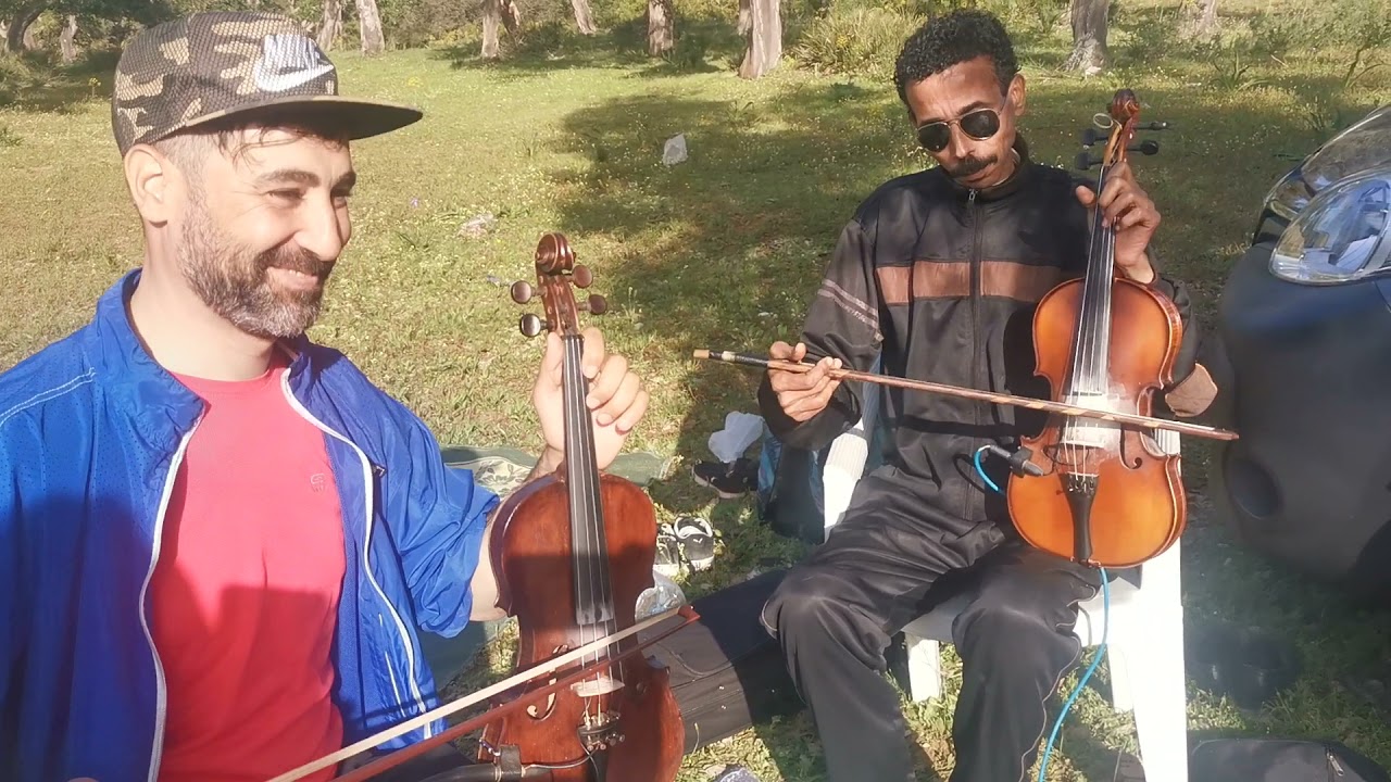 ولد مصباح رحمة الله عليه رفقة أصداقئه الفنّانة في نزهـة