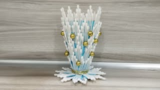 Ваза из ватных палочек/Vase made of cotton swabs