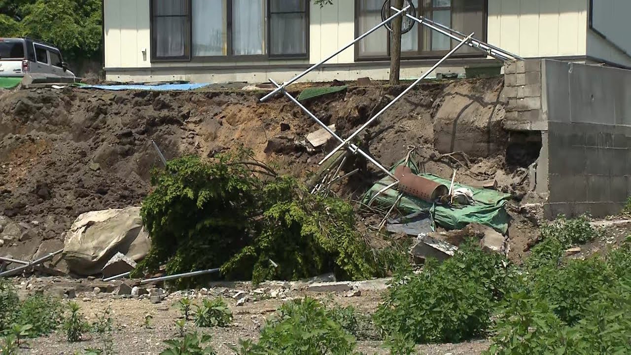 中継】青森で震度6強 「一瞬で崩れてしまった」住宅で約3m“のり面”が