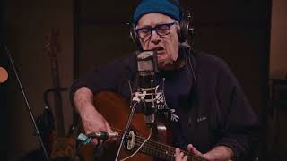 Ry Cooder   Everybody Ought to Treat a Stranger Right Live in studio