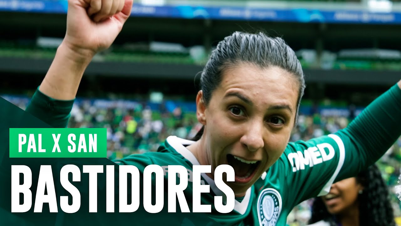 SP - Sao Paulo - 12/21/2022 - FINAL PAULISTA FEMALE 2022, PALMEIRAS X  SANTOS - Players of Palmeiras celebrate the title of champion during an  award ceremony after winning against Santos in