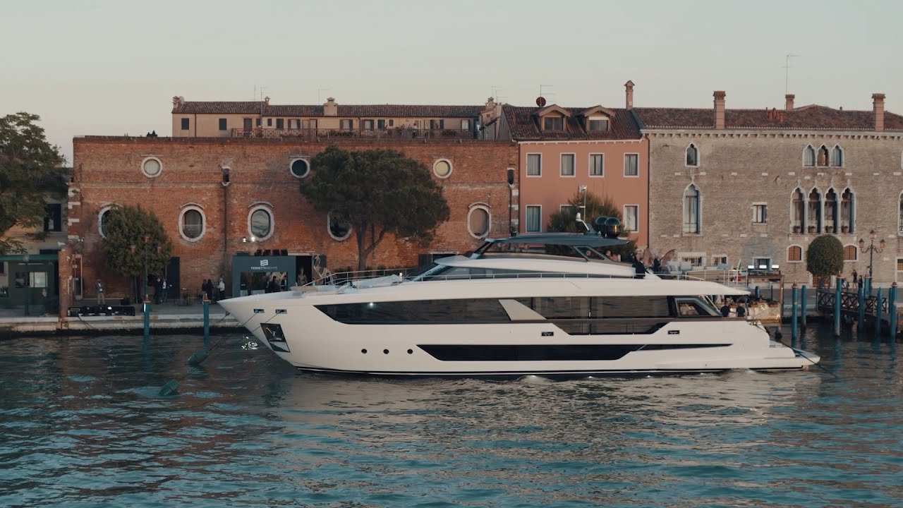 italian flybridge yacht