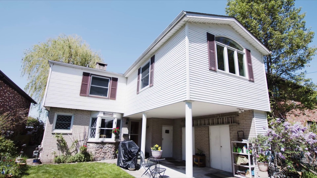 13748 Riverside Drive E.