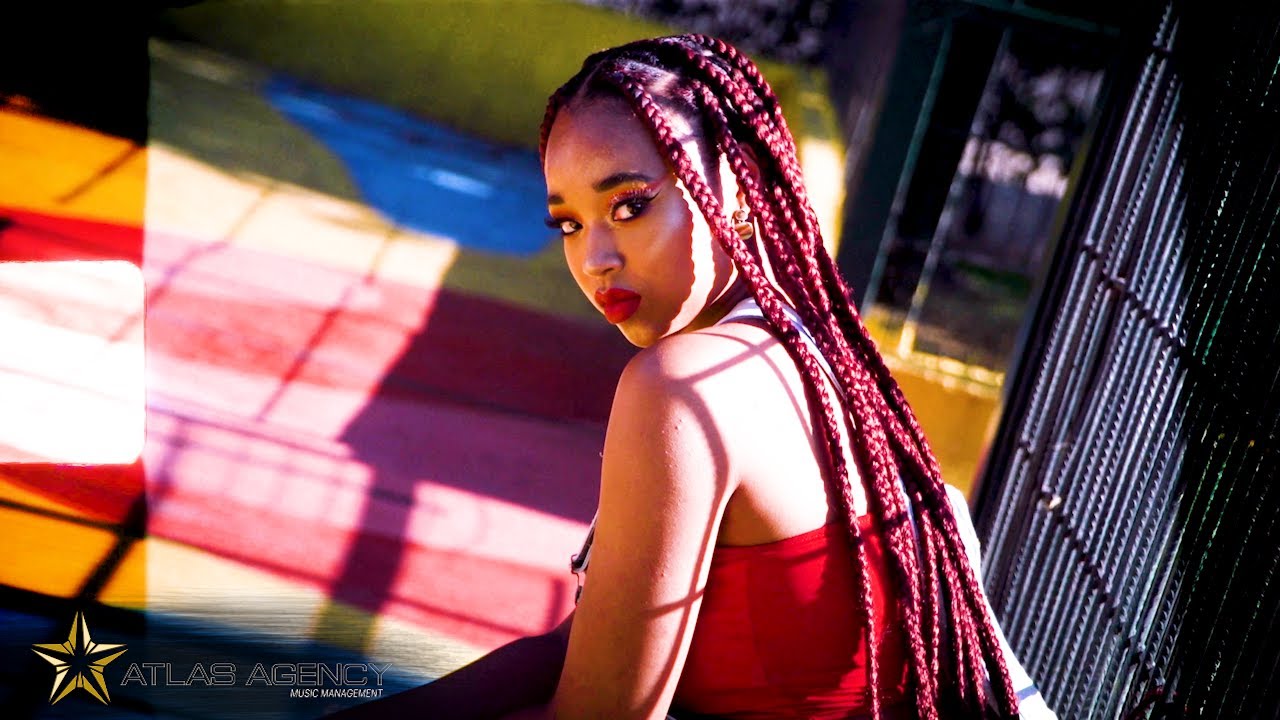 Kelly Veiga - Sacode (Prod.Blaeckfull)