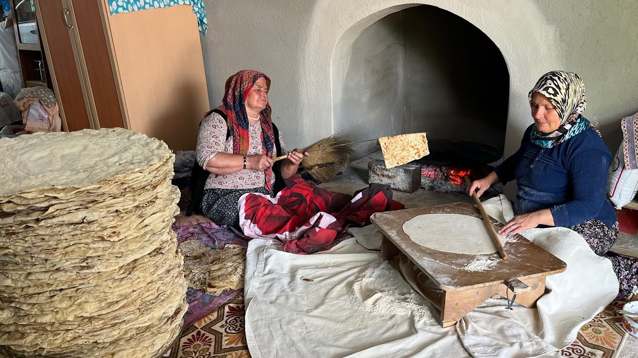 ⁣Ege Köyünün Vazgeçilmez Lezzeti❗️Yufka Ekmek Nasıl Yapılır❗️Pişirmesi Annemden Açması Benden