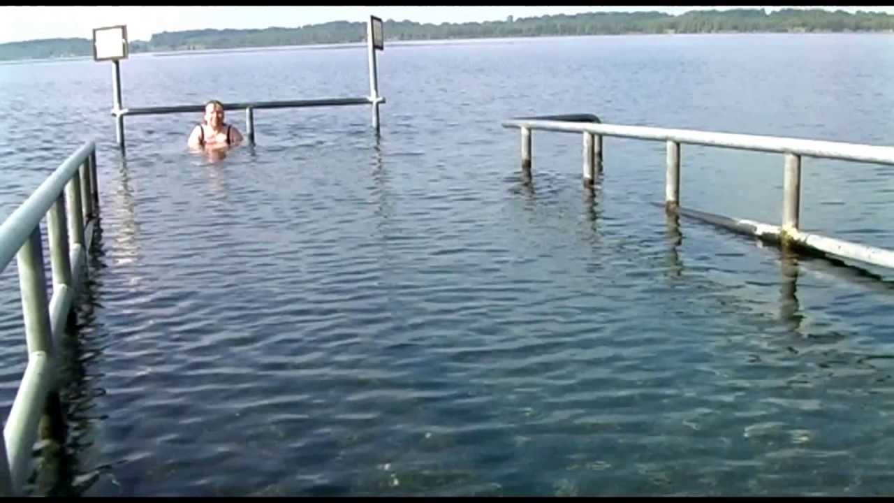 Der barrierefreie Badesteg am Cospudener See in Leipzig