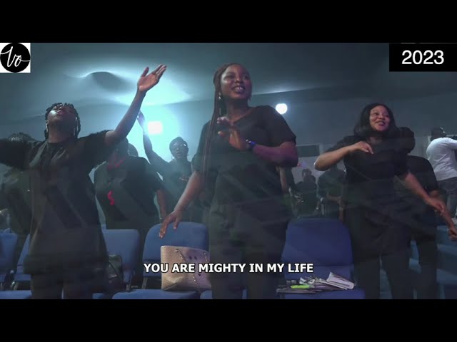 WE PRAISE THE LIGHT!!! - PST. VICTORIA ORENZE (MERCY CONFERENCE)