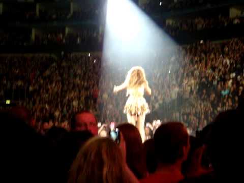 Beyonce "Irreplaceable" @ O2 Arena London (Part 1)