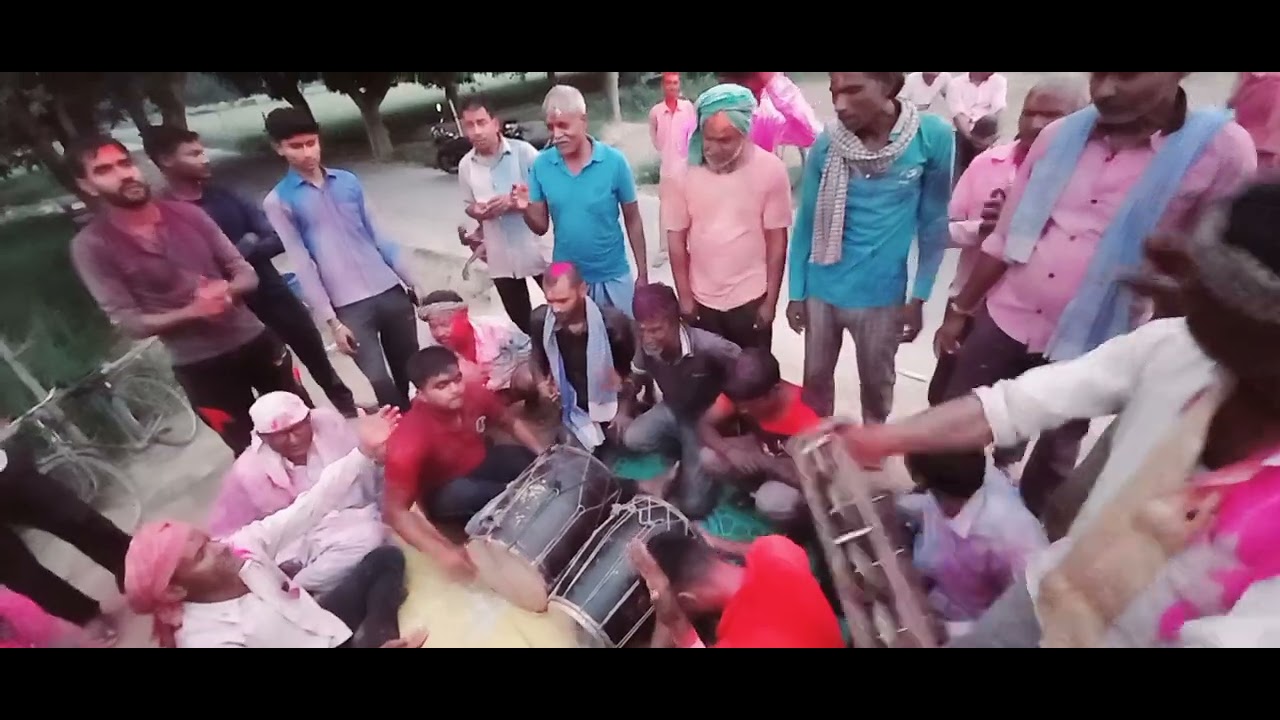 होली फाग का आनंद लेते हुए सभी बहूपुर वासी