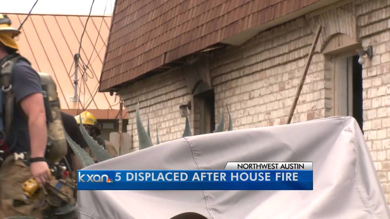 Five displaced by North Austin apartment fire - YouTube