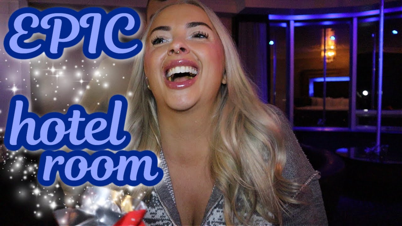 This is the BEST hotel room we've EVER stayed in...OMG *TRAVEL VLOG*