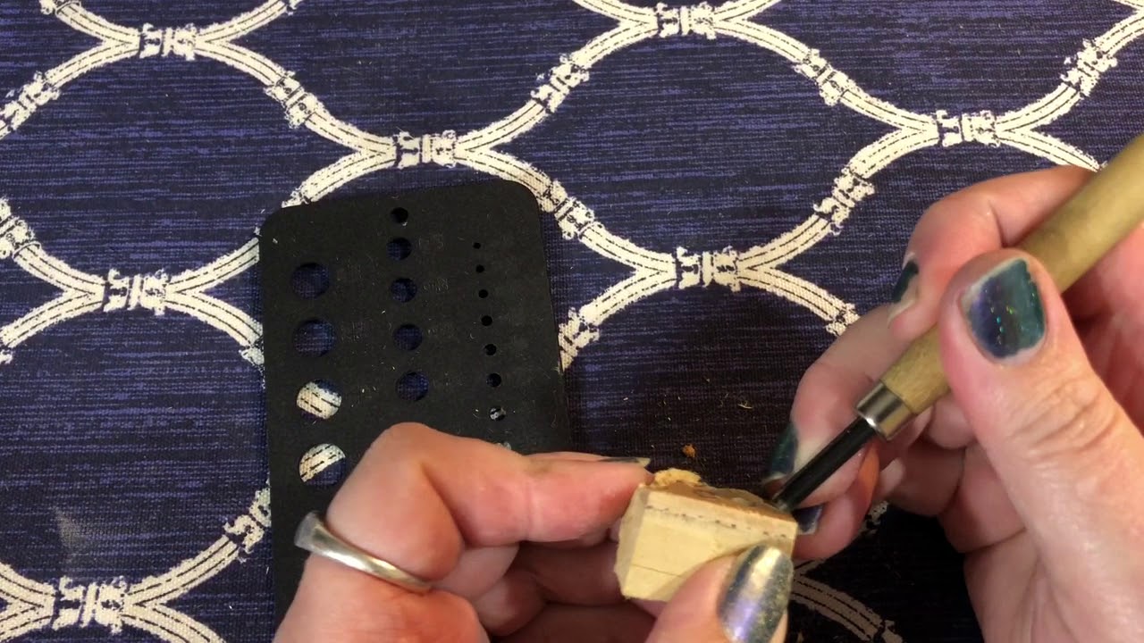 Two minute Tutorial - Cutting a Perfect Circle in Linoleum