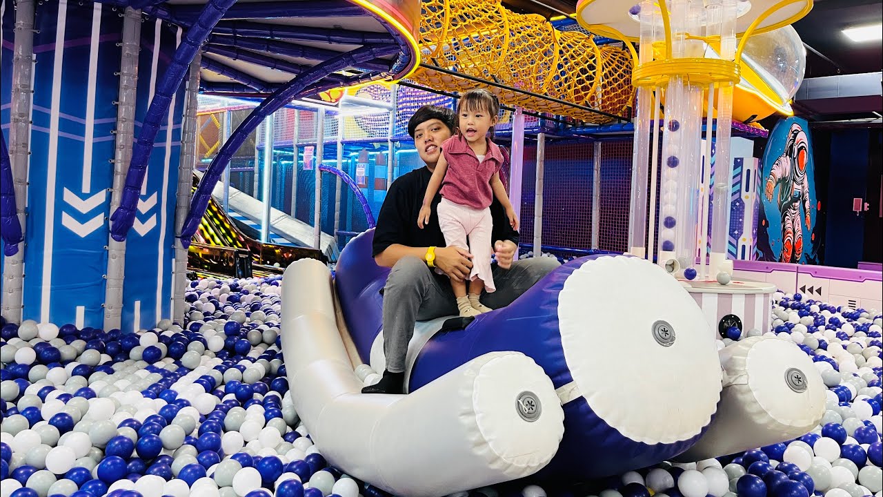 Mandi Bola ditemani Astronot di Milky Verse Karawang
