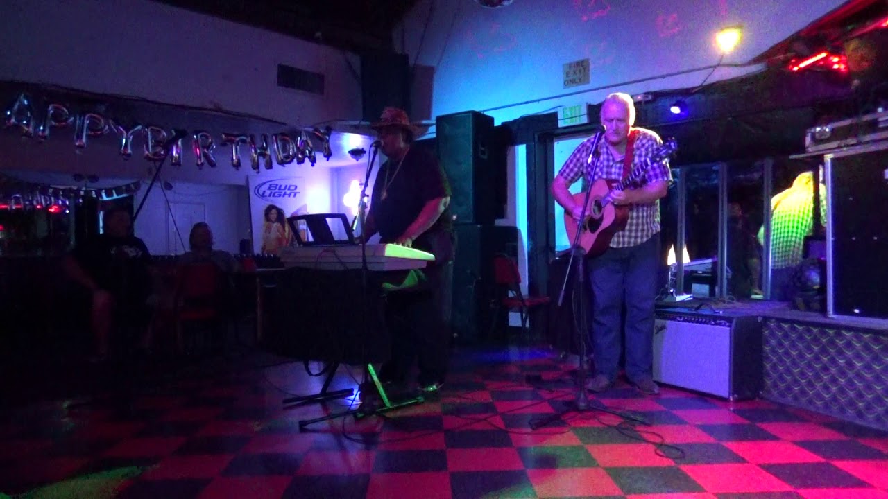 Tuesday Open Mic at Intimo lounge hosted by John Clifton 00028