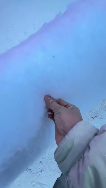 Download lagu The internet said it was snowing but when it came it was fake snow.