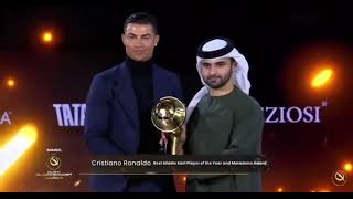 لحظة استلام الاسطورة كريستيانو جائزة افضل لاعب في الشرق الاوسط و جائزة مارادونا ❤️ #رونالدو #جائزة