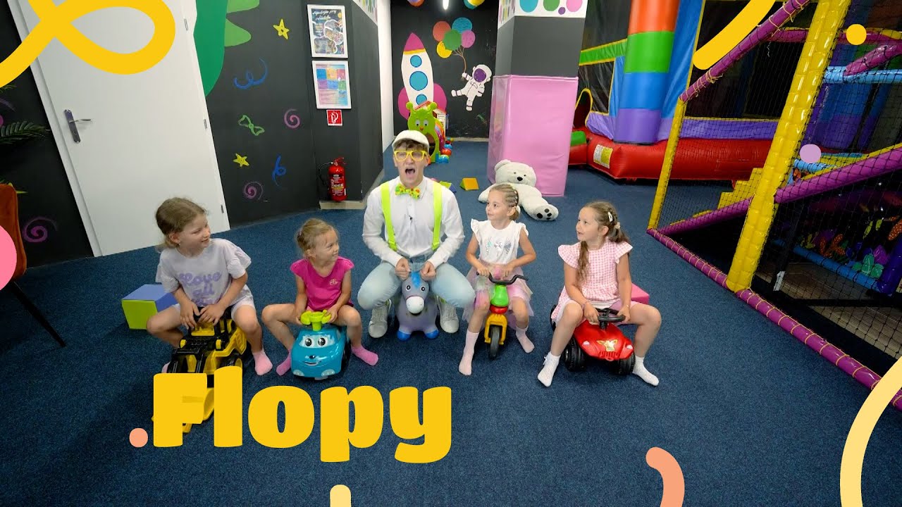 Preteky, schovávačka s kamarátkami a dinosaur v guličkách | Flopy