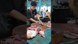 Amazing Skills Professional Cutting Super Fresh Tuna Fish At Jembatan Puri Fish Market Sorong City