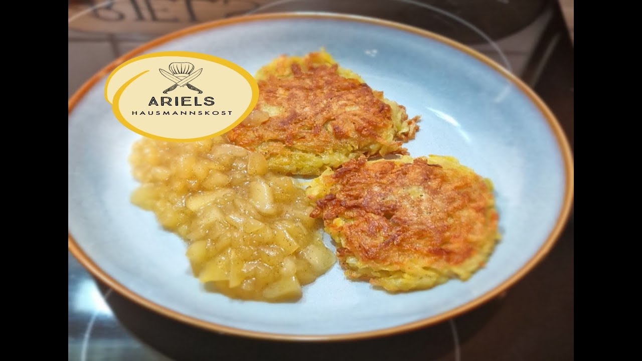 Kartoffelpuffer oder Reibekuchen mit selbstgemachtem Apfelkompott wie ...