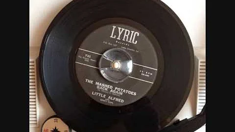 Little Alfred with Berry Cups - The mashed potatoe...