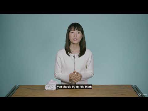 Video: Come Piegare I Vestiti Come Marie Kondo