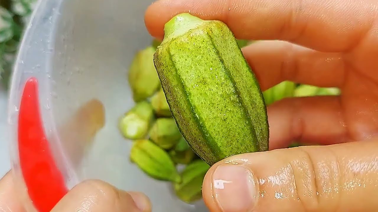 ضاع وقتنا في تقشير الملوخية جربي هاد الحيلة ورتاحي👌تدابير مطبخية ستسهل حياتك...