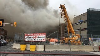A large fire at toronto high school caused part of the building's roof
to collapse, forced area residents from their homes and sent plumes
smoke o...