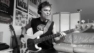 Video thumbnail of "Smoke on the water Bass cover"
