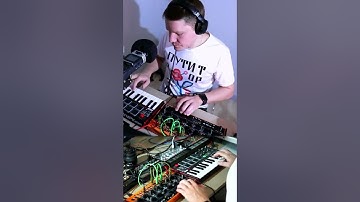 Me trying to produce Drum’n’bass on Modular synths