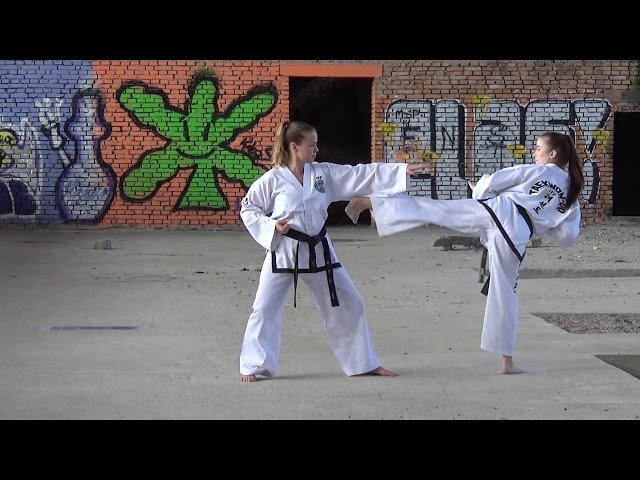 Erkak qolini vaginaga qoydi Uxtada pul uchun jinsiy aloqa