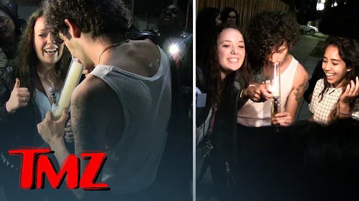 1975 Singer Matthew Healy Ripping Bong Hits with F...