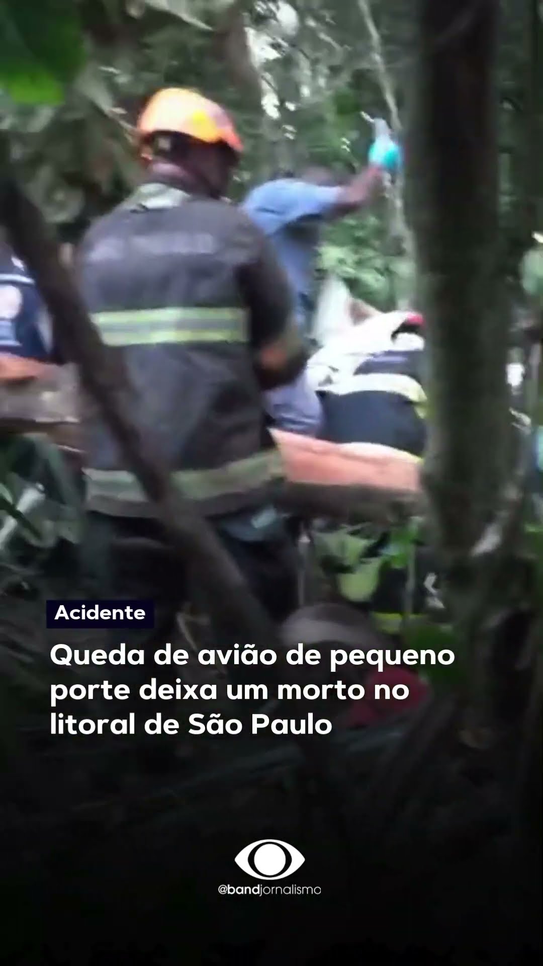 Aeronave cai no litoral de São Paulo com duas pessoas