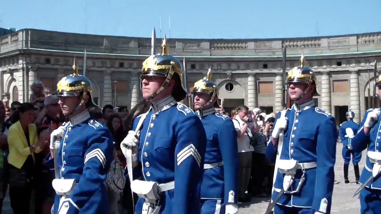 СМЕНА КОРОЛЕВСКОГО КАРАУЛА (СТОКГОЛЬМ, ШВЕЦИЯ), 1 часть
