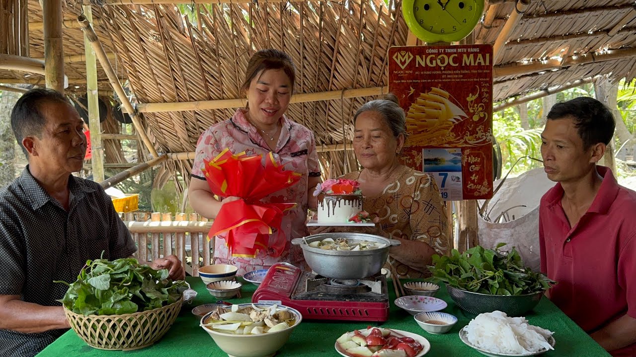 Món Quà Nhỏ Dành Cho Mẹ Cùng Bữa Ăn Lẩu Gà Nhúng Rau Vườn l CSTN 