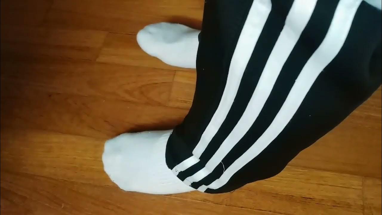 Fidgeting with my feet in Dirty White Nike Socks (Dec. 10. 2022) YouTube