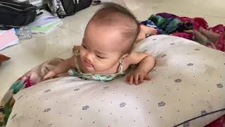 Bé muốn tập bò |Baby wants to practice crawling
