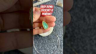 Easy done: Crochet a pendant with a gemstone #pendant #crochet