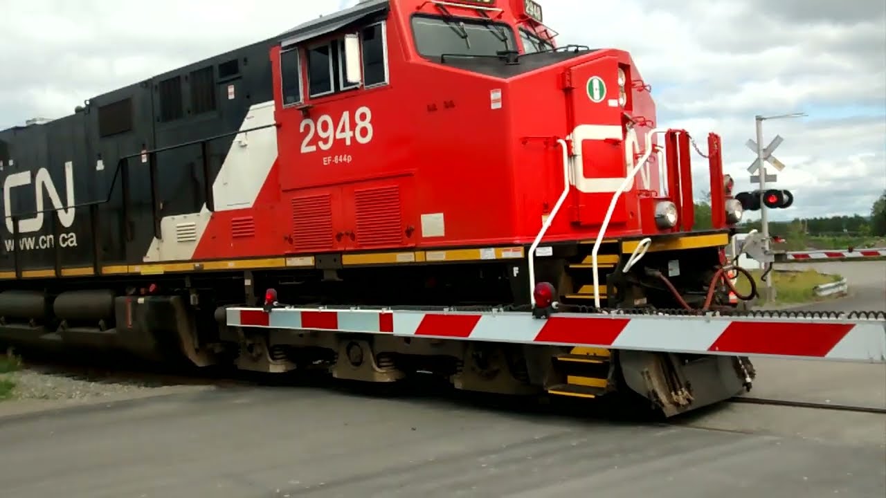 CN #403 switching boxcars to F.F. Soucy paper mill in Rivière-Du-Loup on july 25th 2015.