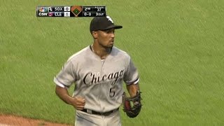 CWS@CLE: Semien charges and barehands to get an out