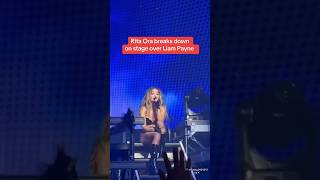 Download Lagu Rita Ora breaks down on stage while dedicating a song to Liam Payne #ritaora MP3