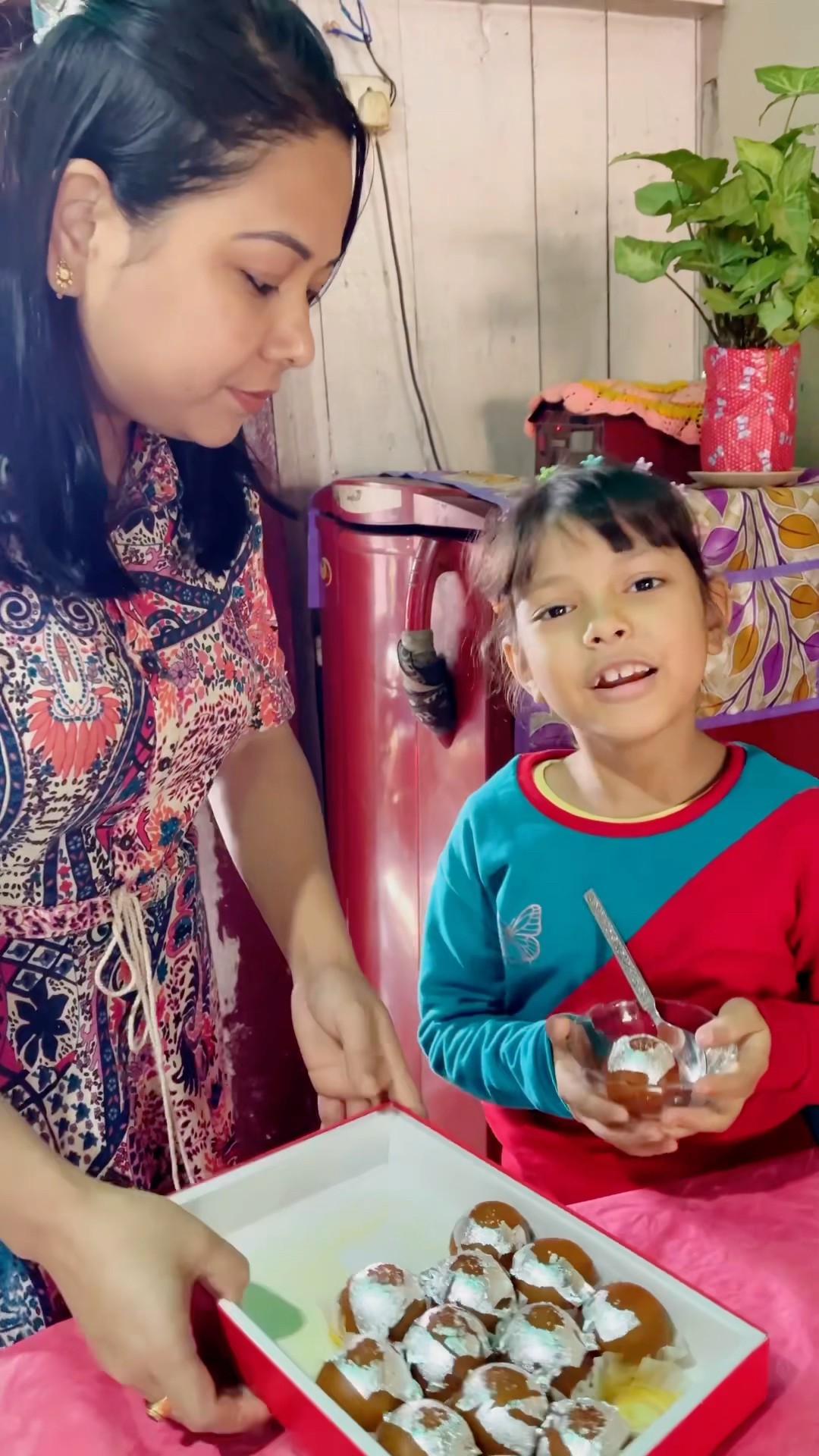 Reedishna Ko Aunty Ne Gulab Jamun Nehi Di