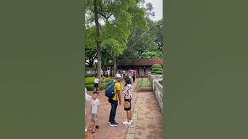 VĂN MIẾU QUỐC TỬ GIÁM HÀ NỘI.Du Khách Trong Nước Và Nước Ngoài,Đổ Về Đây Dâng Hương Và Thăm Quan “.