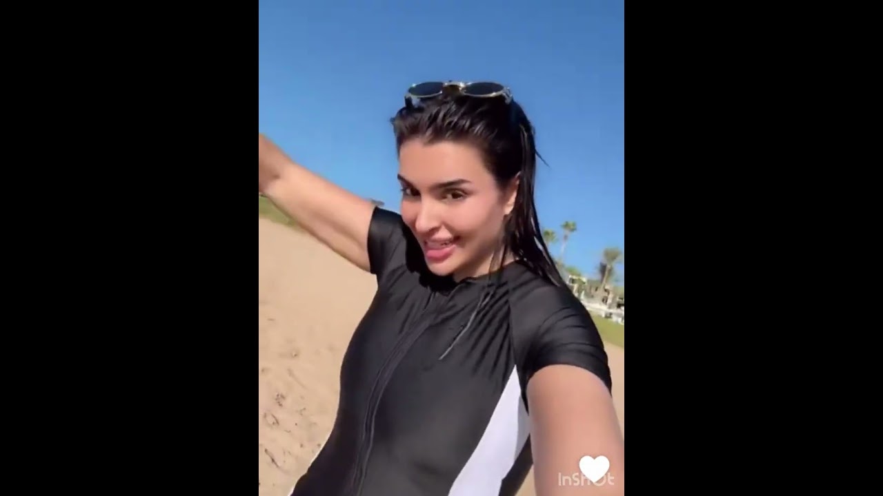 ميس دعاء  و بيسان في المسبح ميس دعاء بتقول ل بيسان انتي قصيرة 💙💙