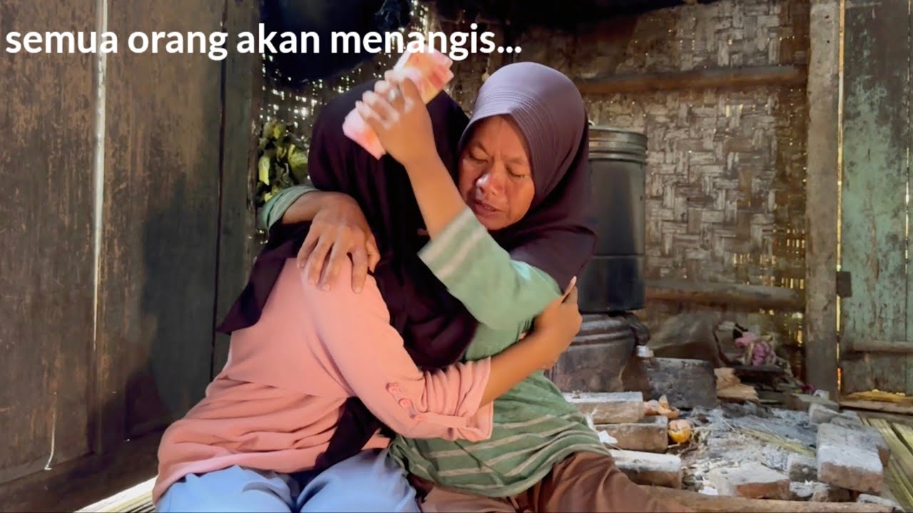 DULU VIRAL🔥‼️GADIS TANPA AYAH JUAL GORENGAN BAWA FOTO ALMARHUM… SEKARANG JUALANNYA BANGKRUT