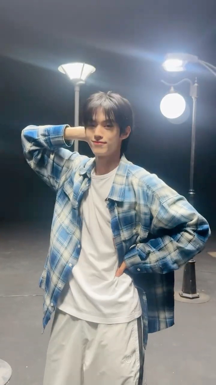 今日から #はじめまして 👋 with #TWS #DOHOON - YouTube