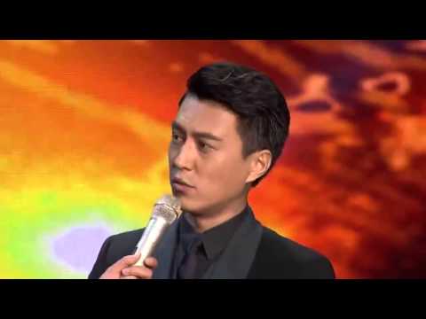 【风从东方来2015娱乐影响力盛典高清版】《伪装者》《琅琊榜》靳东领奖全场尖叫 开玩笑称“被你们玩坏了”