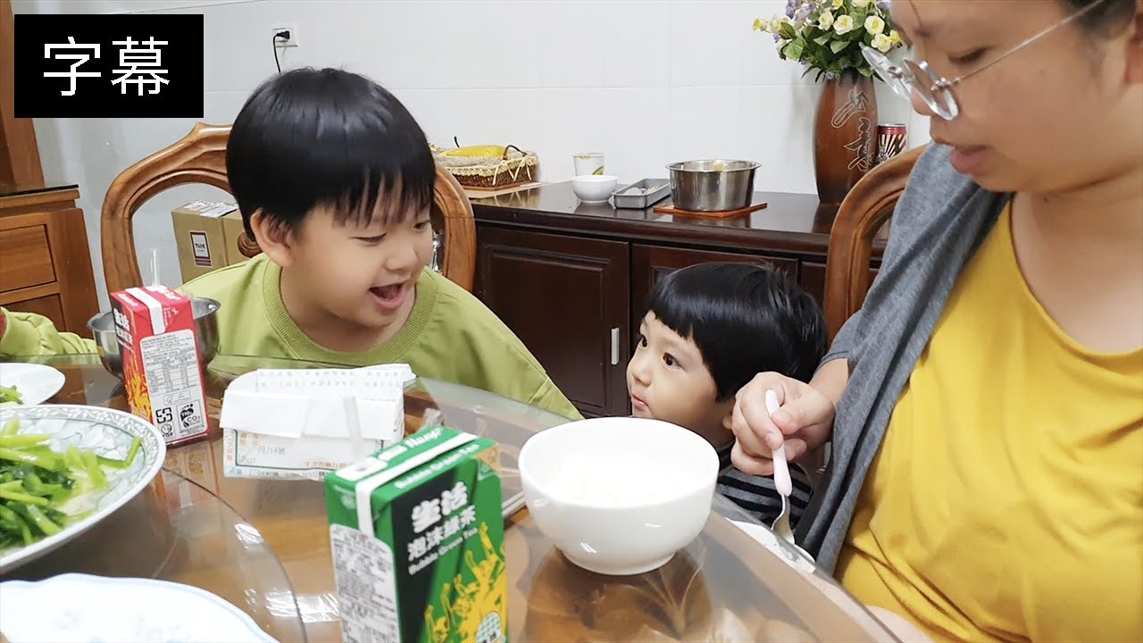 2023新年第一天晚餐在阿嬤家吃，孫子一舉動暖哭阿嬤..｜咚2y0m13d 桐8y9m
