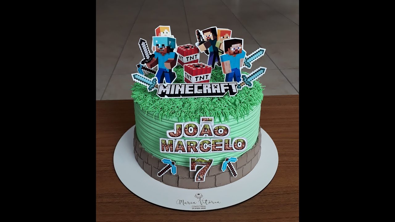 Bolo decorado em chantininho no tema Minecraft 