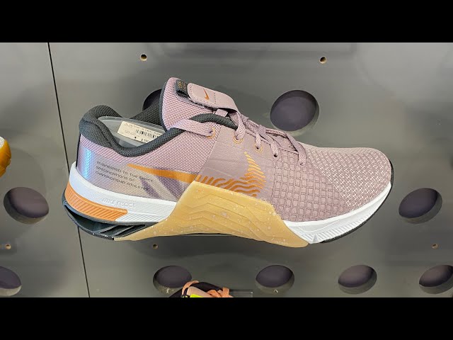 Nike Metcon 8 Premium Tenis para mujer, Purple Smoke/Metallic Copper, 8.5  US : : Ropa, Zapatos y Accesorios